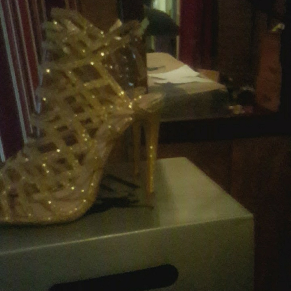 Shoes - Picture 6 of 6